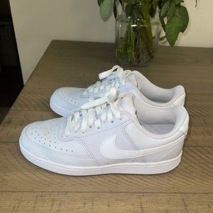 Women’s Nike Court Vision Low in Lilac/White Size 7
